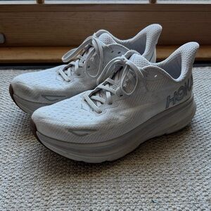 Hoka Women's Clifton 9’s Shoes